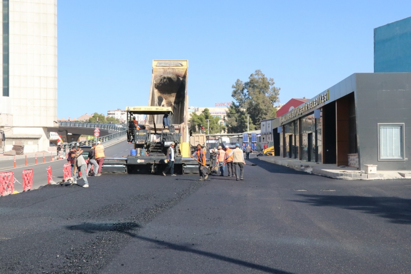 Şanlıurfa Abide Kavşağında Asfalt Çalışması Başladı