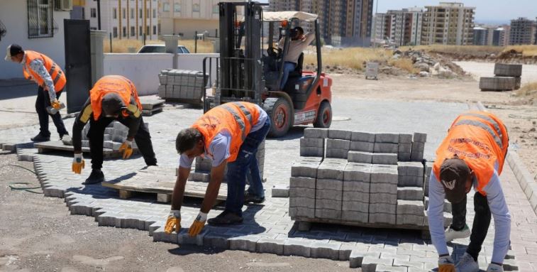 Karaköprü Seyrantepe Mahallesinde yeni yol çalışması;