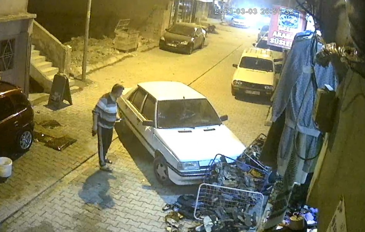 Eyyübiye'de Otomobil Giyim Mağazasına Girdi O Anların Görüntüleri