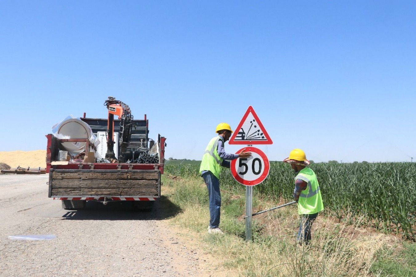 Ceylanpınar’da Trafik Levhaları Yenilendi;