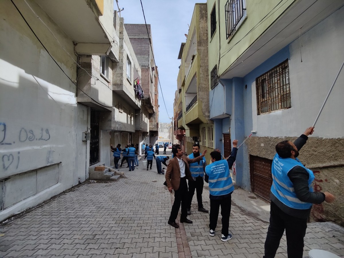 Eyyübiye'de Selden Etkilenen Sokaklar Boyanıyor;