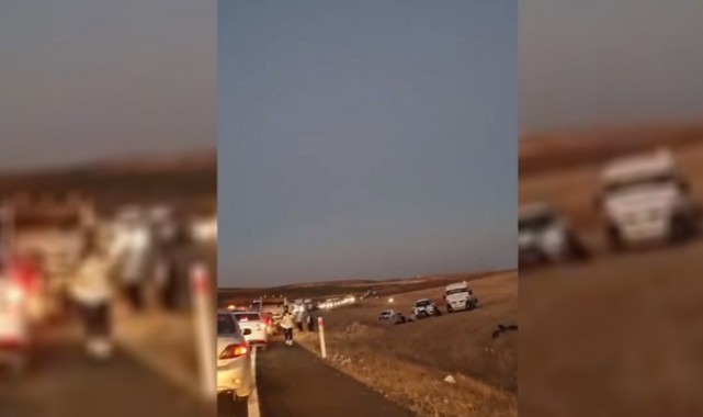 Urfa'nın Ölüm Yolu Dediği Yerde Tır Traktöre Çarptı 1 Kişi Ağır Yaralı;