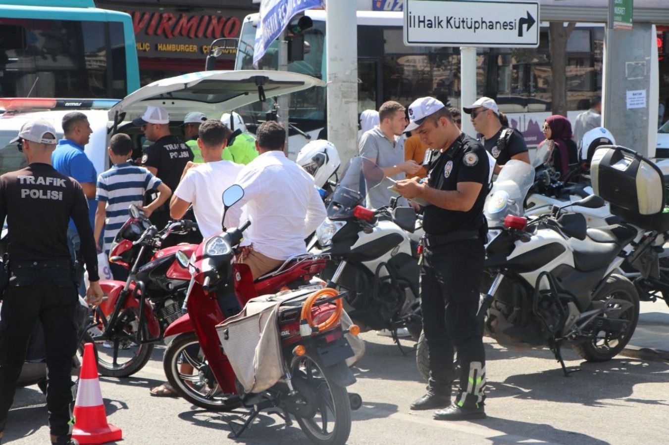 Şanlıurfa Trafik Polisinden Sıkı Denetimler..