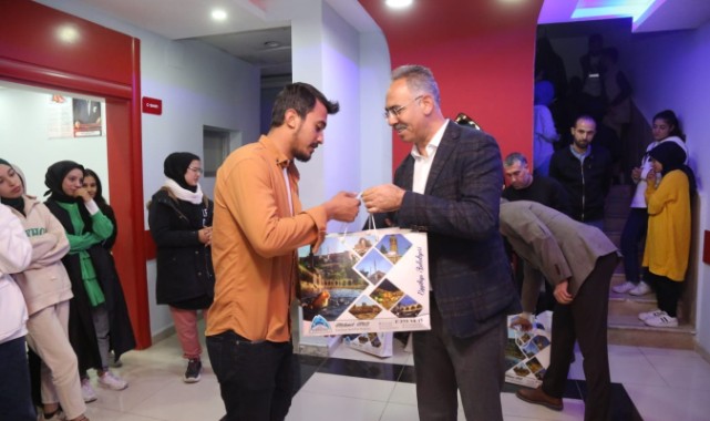 Eyyübiye Belediye Başkanı Mehmet Kuş'tan Sınavlara Hazırlanan Gençlere Destek;