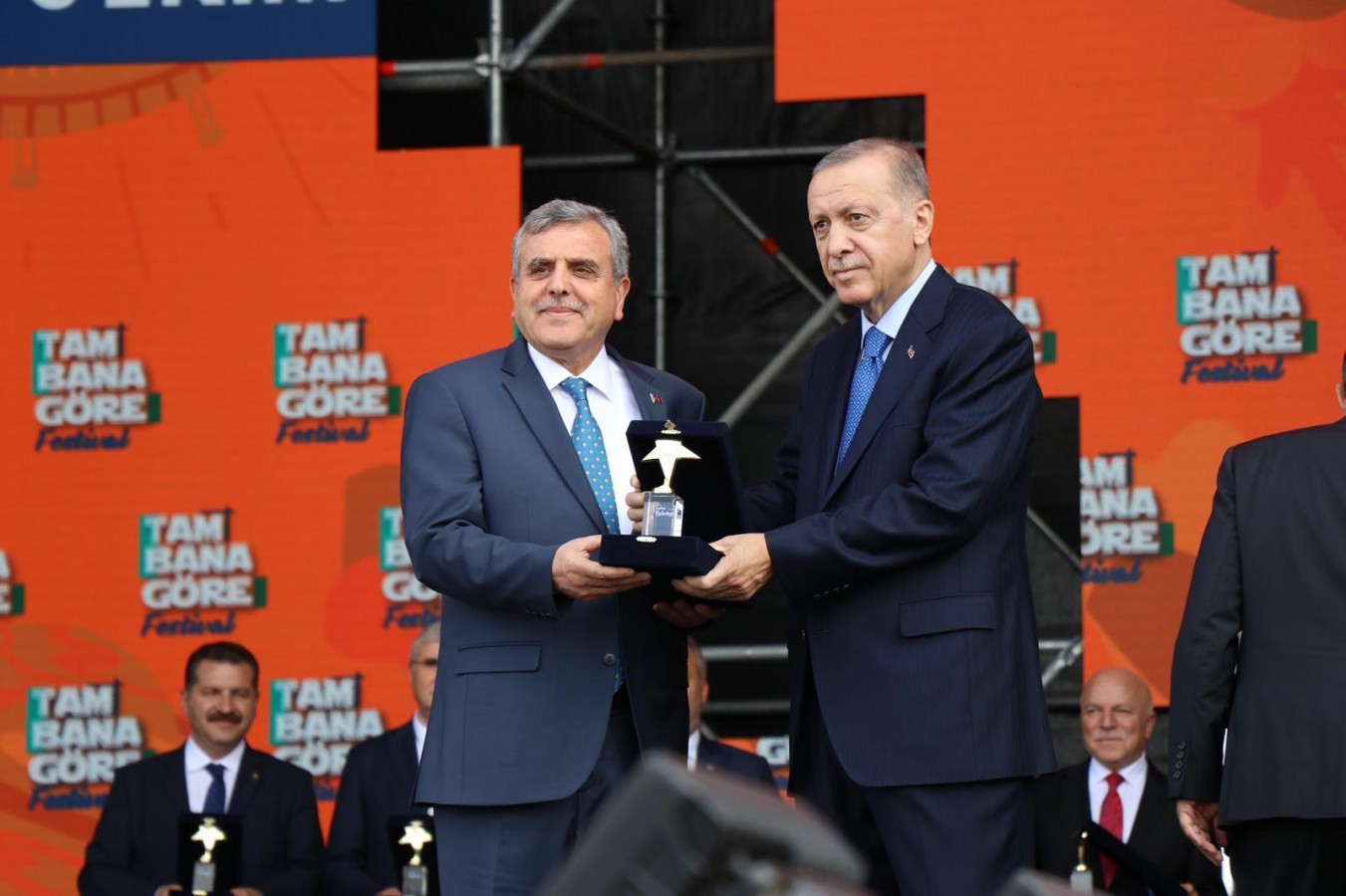 Cumhurbaşkanı Erdoğan'dan Başkan Beyazgül'e Ödül