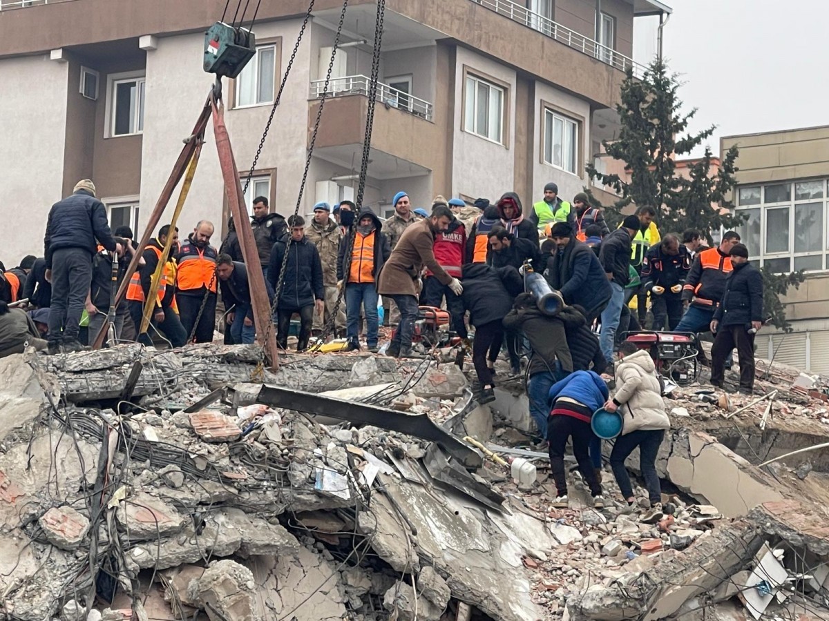 Şanlıurfa'da Depremin ikinci günü 18 saat Sonra Kurtarıldı;