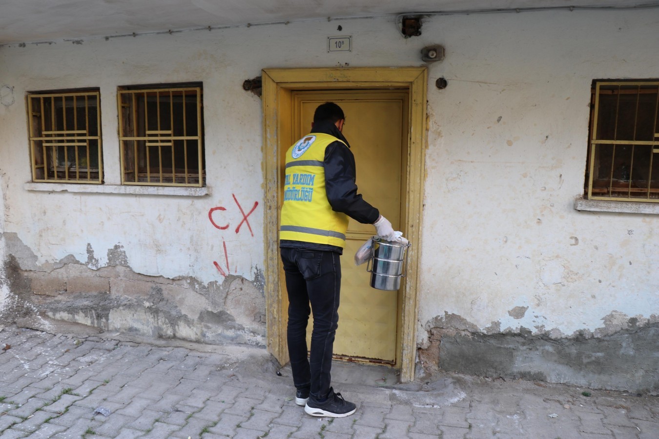 Haliliye'de İhtiyaç Sahiplerine Sıcak Yemek Ulaştırılıyor