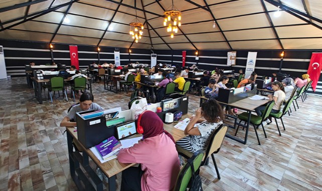 Eyyübiye'de Öğrenciler Sınav Hazırlık Merkezlerinde Çalışıyor;