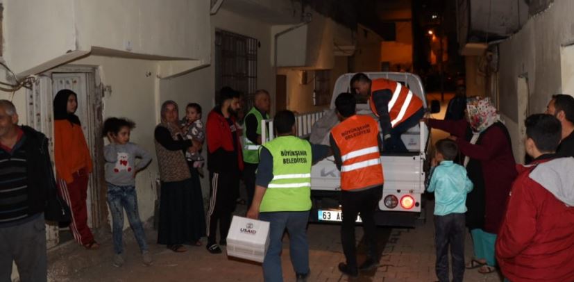 Şanlıurfa'da Sel Mağdurlarına Mutfak Seti Yardımı;