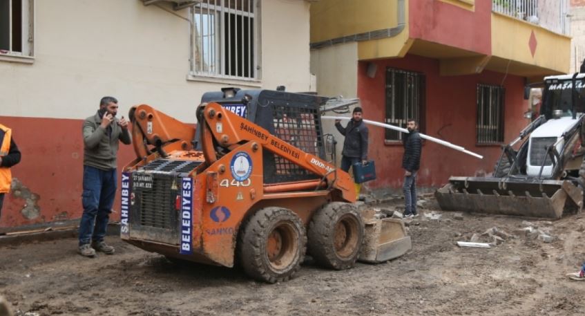 Eyyübiye'de Selden Etkilenen Ara Sokaklar Yenileniyor;