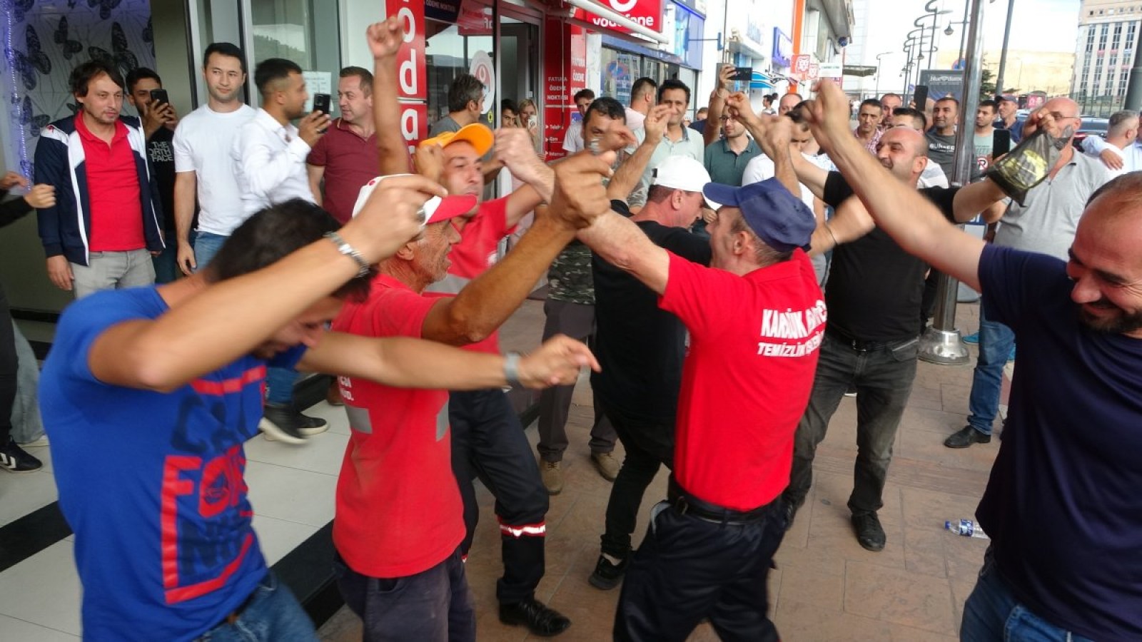 Belediye işçilerinin En Düşük Maaşı 8 Bin TL Oldu..