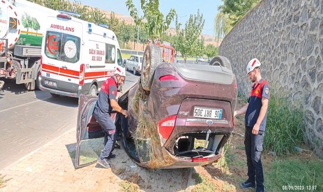 Karaköprü'de Kaza Direksiyon Hakimiyetini Kaybetti Takla Attı;