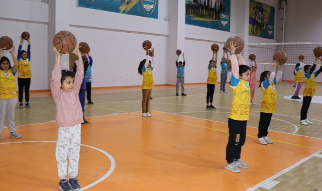 Haliliye'de Gençler Başkan Canpolat'a Teşekkür Ediyor;