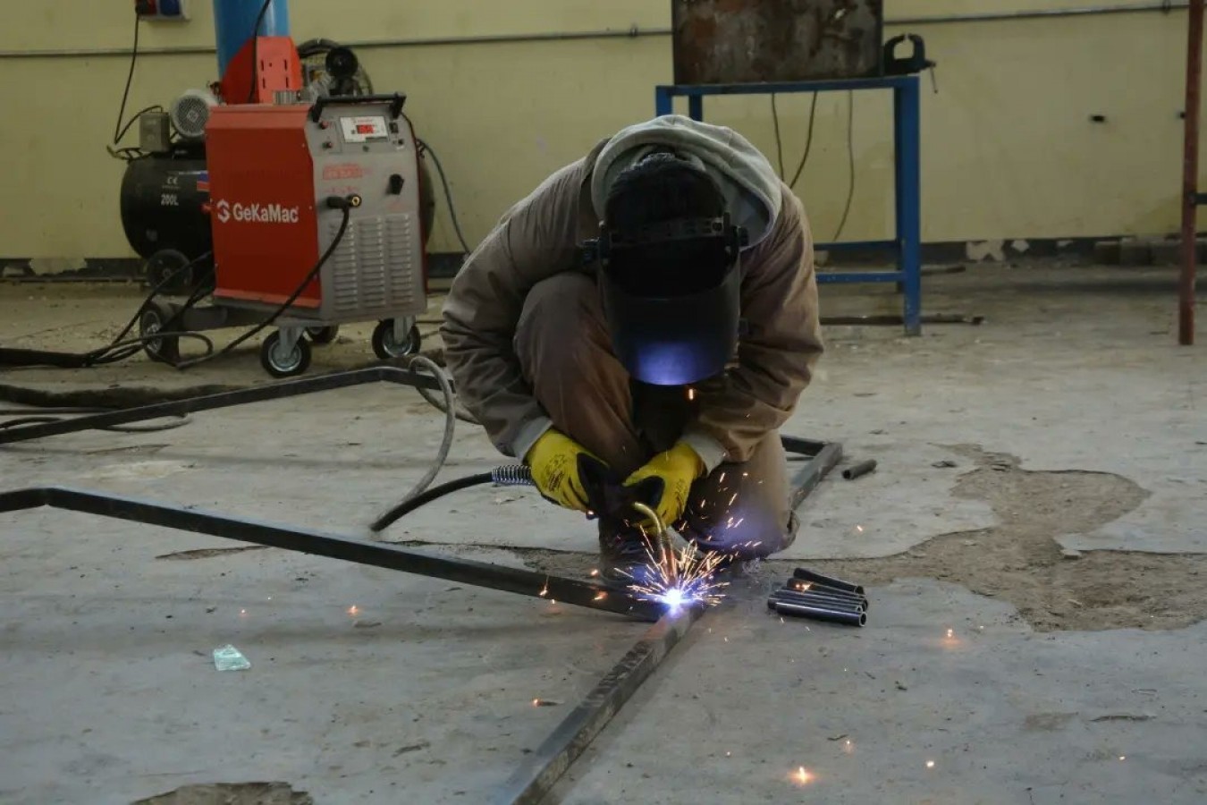 Şanlıurfa Meslek Liseleri Fabrika Gibi.. Depremzedeler için İhtiyaç Malzemeleri Üretiyorlar;