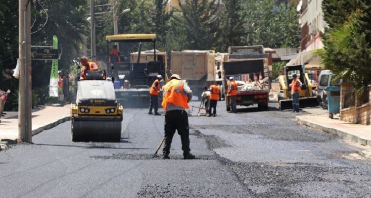 Haliliye'de Sıcak Asfalt Çalışması ile Yollar Daha Konforlu Hale Geliyor;