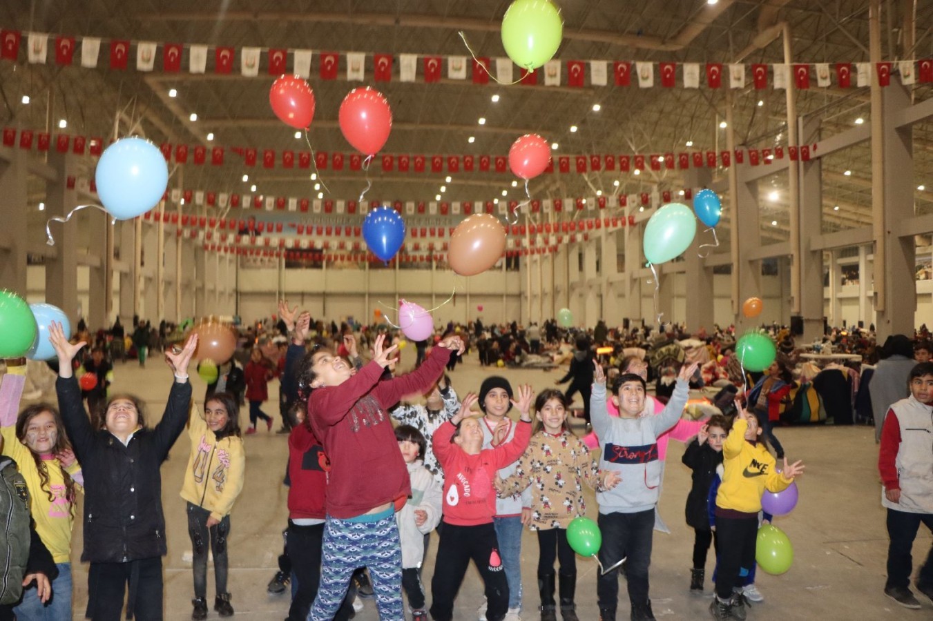 Şanlıurfa da Depremden Etkilenen Çocuklara Destek