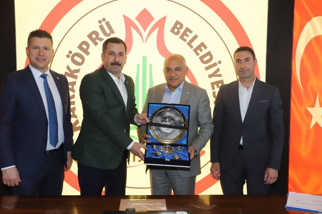 TFF Başkanı Büyükekşi, Karbel Karaköprü Belediyespor'u ziyaret etti;
