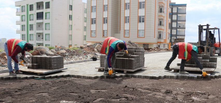 Karaköprü'de Yollar Parke Taşıyla Döşeniyor;