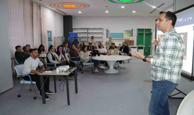 Şanlıurfa'nın Bilim Merkezinde 20 İlden Gelen Eğitmenlerle Başlangıç;