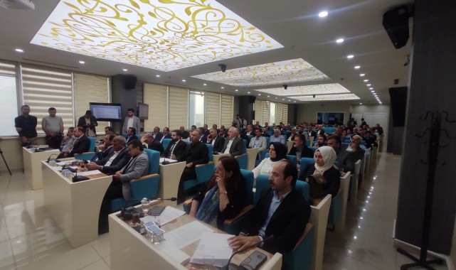 Şanlıurfa Büyükşehir Belediyesinde Daire Başkanları ve Şube Müdürleri Mecliste Tanıtıldı;