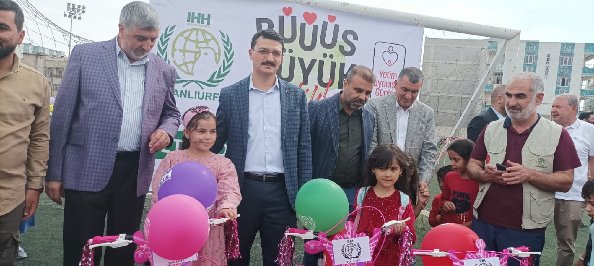 Urfa'da Yetim Çocuklara Bisiklet Hediye Edildi..;