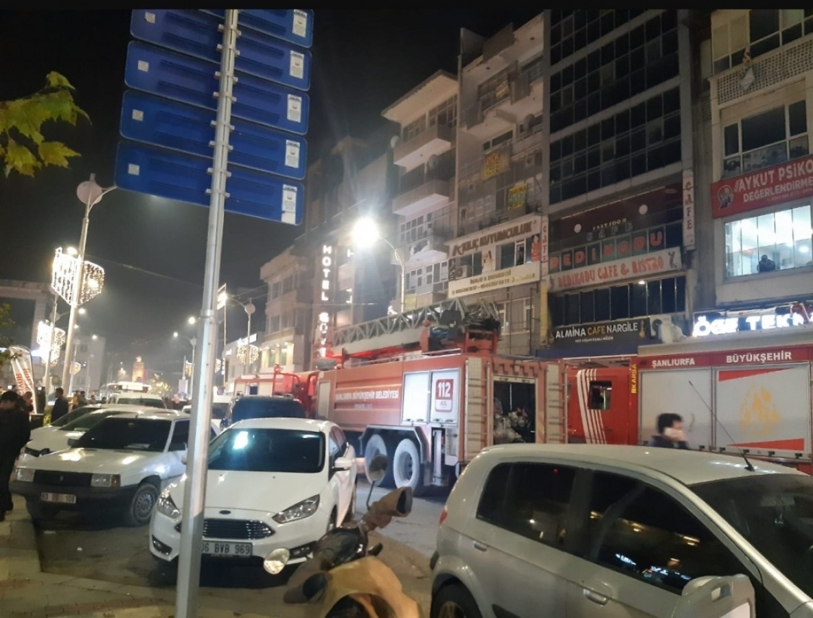 Urfa merkezde ki cafede yangın;