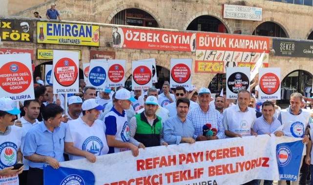 Urfa'da Memurlar Zam Teklifini Protesto Etti;