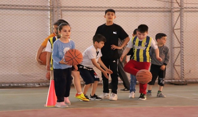 Karaköprü 'de çocuklar zamanlarını spor kurslarında değerlendiriyor