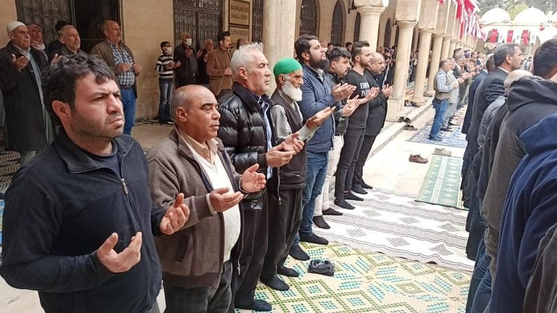 Şanlıurfa'da Eller Yağmur Duası için..;