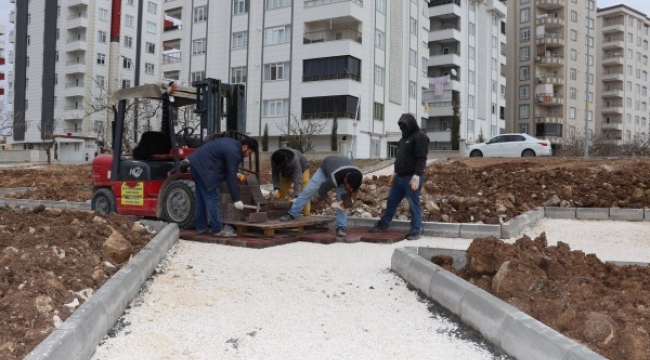 Karaköprü&#39;de park çalışmaları devam ediyor;