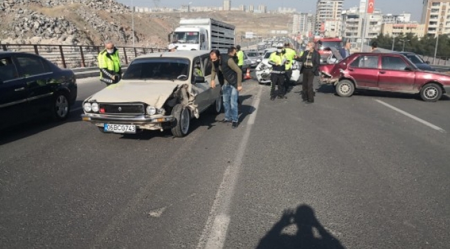 Çevik Kuvvet Kavşağında zincirleme kaza!