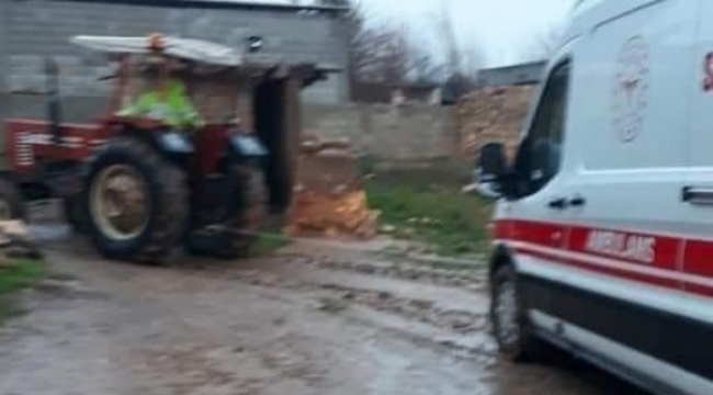 Ceylanpınar&#39;da ambulans çamura saplandı;