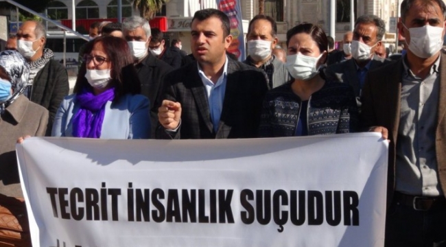 HDP Urfa İl Başkanlığı önünde açıklama: Tecrit bir insanlık suçudur;