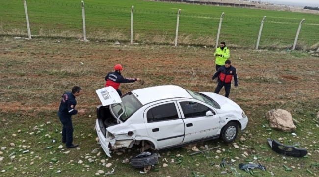 Şanlıurfa&#39;da araç şarampole yuvarlandı! Yaralılar var;