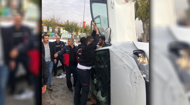 Şanlıurfa&#39;da trafik kazası: 3 yaralı;