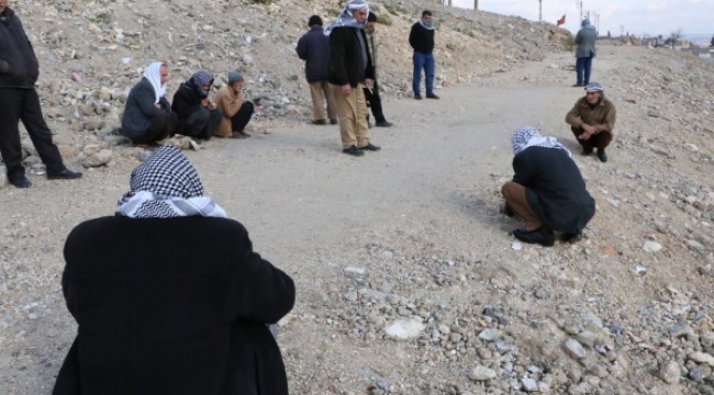 Şanlıurfa'da yaşlılar çocuklar gibi eğleniyor;