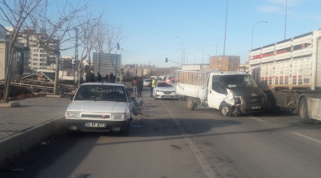 Urfa&#39;da maddi hasarlı kaza!;