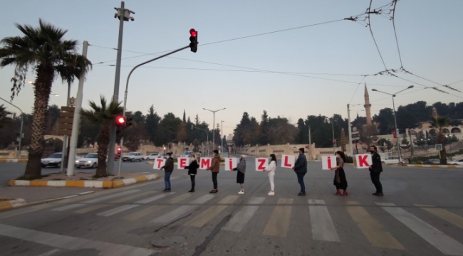 Urfa&#39;da maske, mesafe ve temizlik konulu farkındalık çalışması;