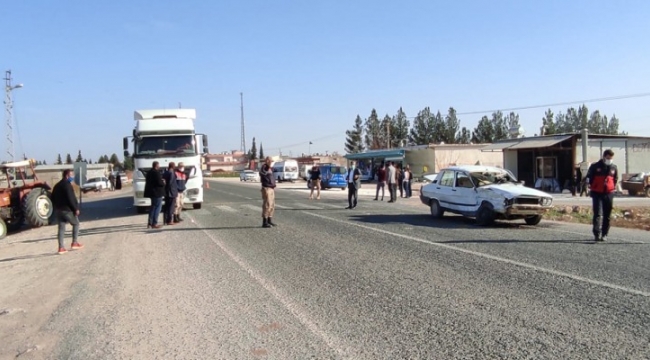 Urfa&#39;da otomobil ile kamyon çarpıştı: 1 yaralı;