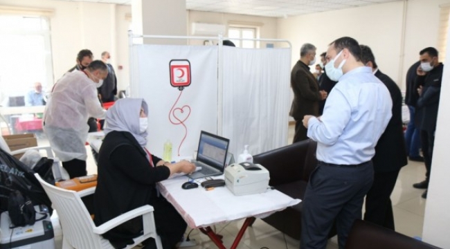 Urfa&#39;da sağlık çalışanları kan bağışladı;