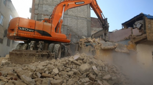 Urfa'nın ilçesinde 1 yılda 78 metruk yapı yıkıldı;