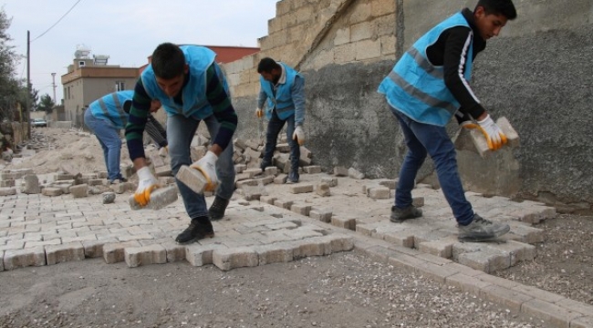 Haliliye Belediyesi'nden 3 mahallede üst yapı çalışmaları devam ediyor ;