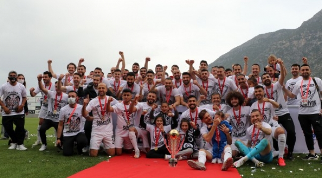 Manisa Futbol Kulübü, şampiyonluk kupasını aldı