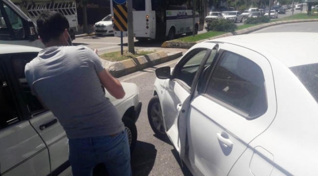 Şanlıurfa'da iki otomobil çarpıştı: 1 yaralı;