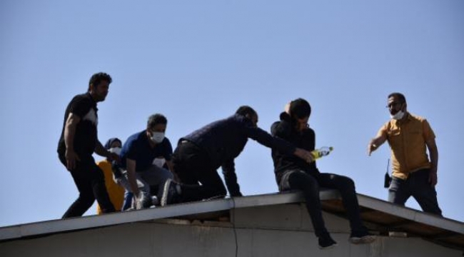 Şanlıurfa'da intihar girişiminde bulunan gence polis müdahale etti;