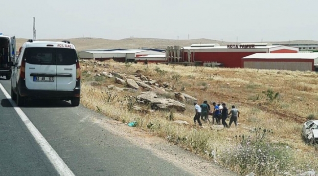 Şanlıurfa'da otomobil şarampole devrildi;