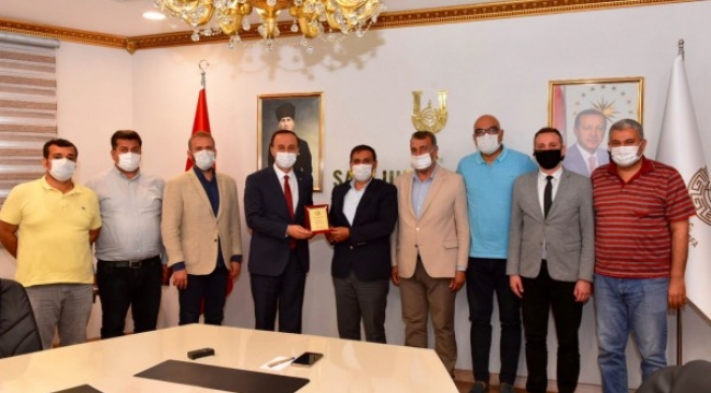 Şanlıurfaspor'dan Vali Erin ve Beyazgül'e  Plaket