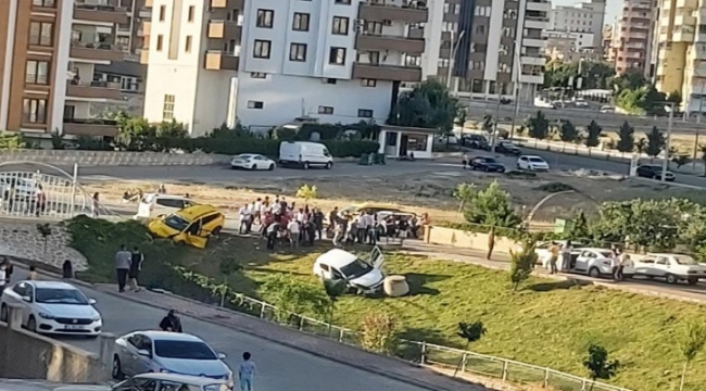 KARAKÖPRÜ'DE TRAFİK KAZASI: 4 YARALI.