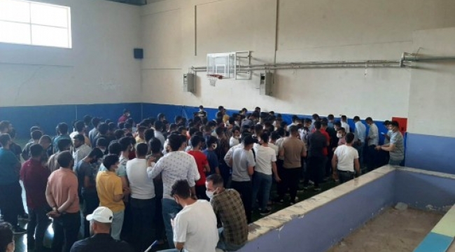 ŞANLIURFA'DA ASKER ADAYLARININ TEST KUYRUĞU.;