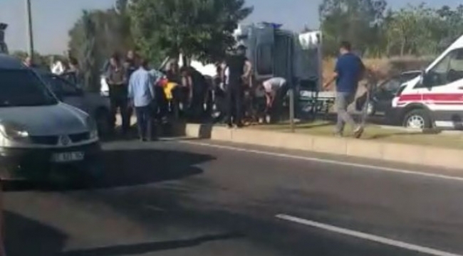 Şanlıurfa Karaköprü de otomobiller çarpıştı yaralılar var.